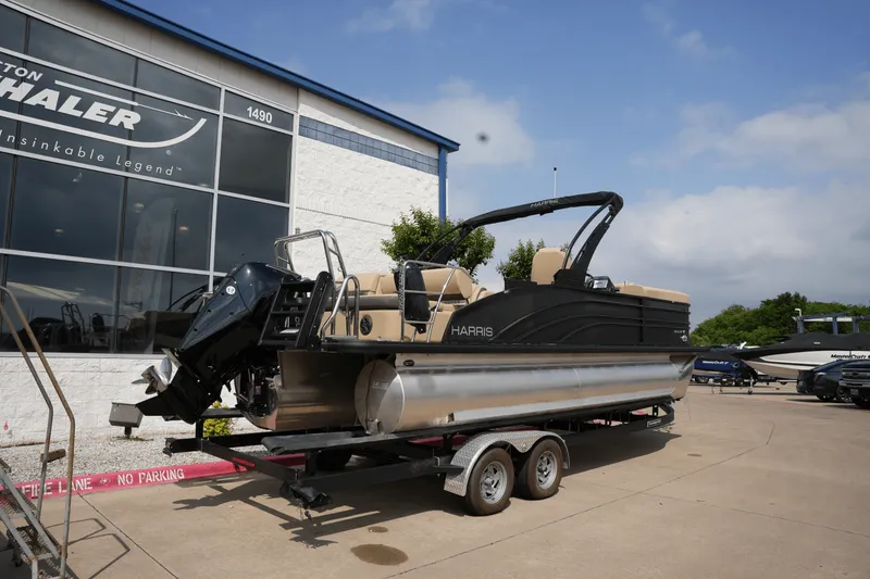 Slide: The Image of Harris 230 Sunliner 2025 - 2