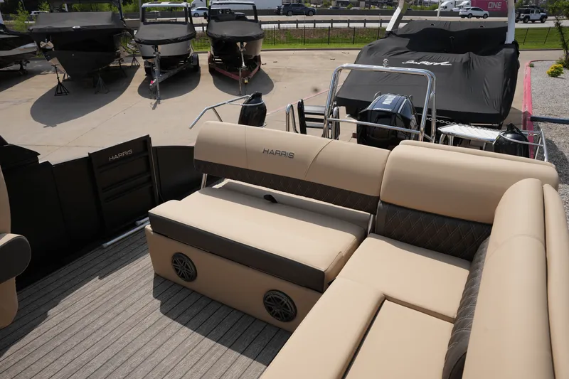 Slide: The Image of Harris 230 Sunliner 2025 - 20