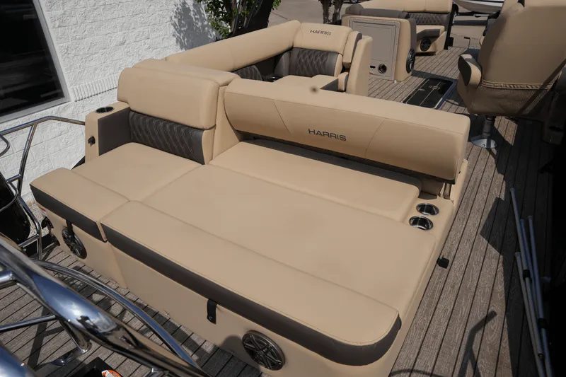 Slide: The Image of Harris 230 Sunliner 2025 - 21