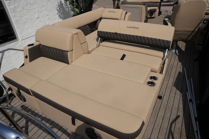 Slide: The Image of Harris 230 Sunliner 2025 - 22