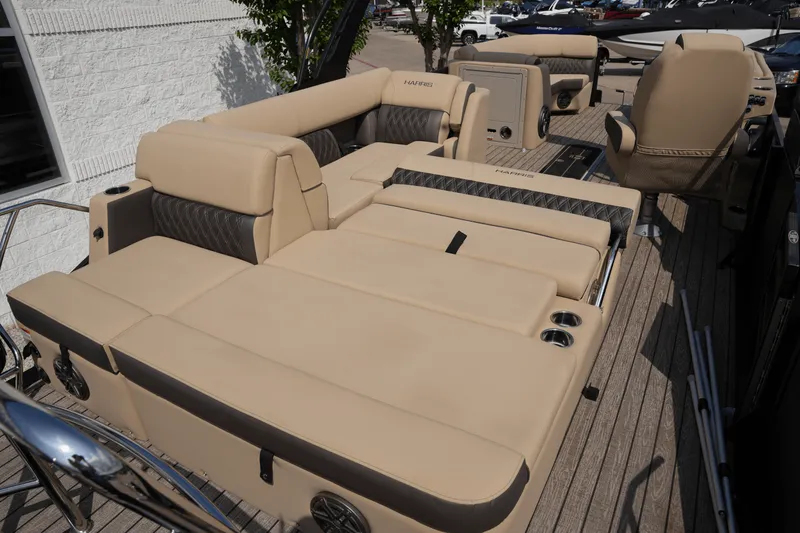 Slide: The Image of Harris 230 Sunliner 2025 - 23