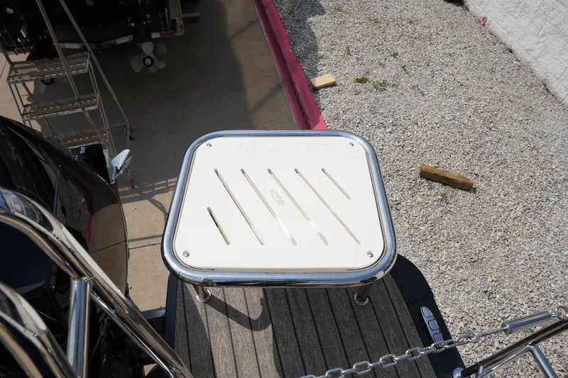 Slide: The Image of Harris 230 Sunliner 2025 - 27