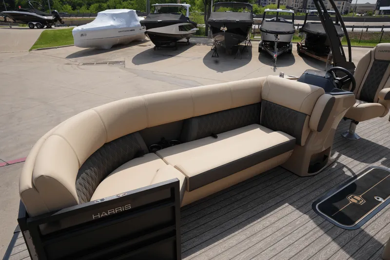 Slide: The Image of Harris 230 Sunliner 2025 - 6