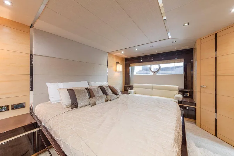 Slide: The Image of Sunseeker Predator 68 2014 - 13