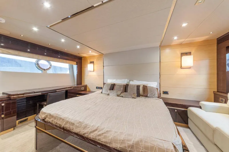 Slide: The Image of Sunseeker Predator 68 2014 - 25