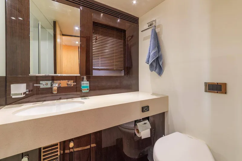 Slide: The Image of Sunseeker Predator 68 2014 - 31