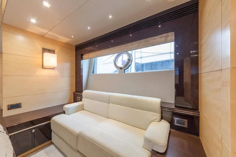 Slide: The Image of Sunseeker Predator 68 2014 - 18