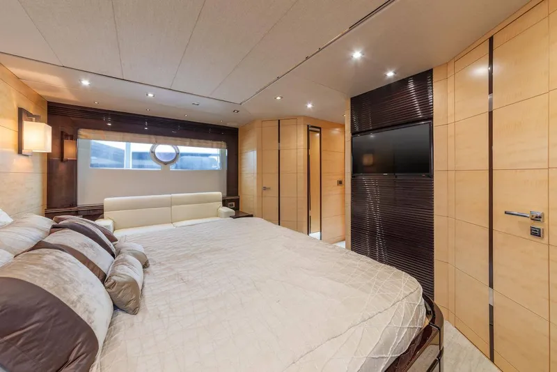 Slide: The Image of Sunseeker Predator 68 2014 - 26