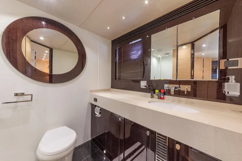 Slide: The Image of Sunseeker Predator 68 2014 - 43