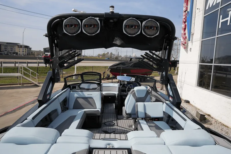 Slide: The Image of MasterCraft XSTAR S 2023 - 10
