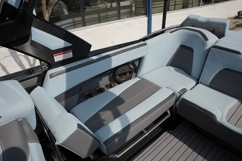 Slide: The Image of MasterCraft XSTAR S 2023 - 14