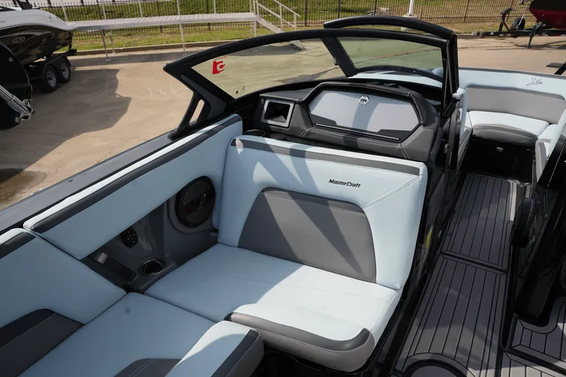 Slide: The Image of MasterCraft XSTAR S 2023 - 18