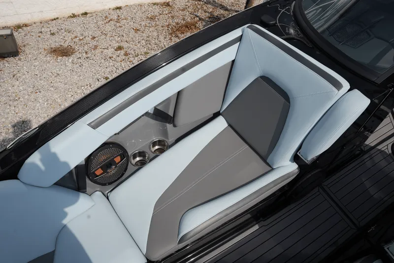 Slide: The Image of MasterCraft XSTAR S 2023 - 28