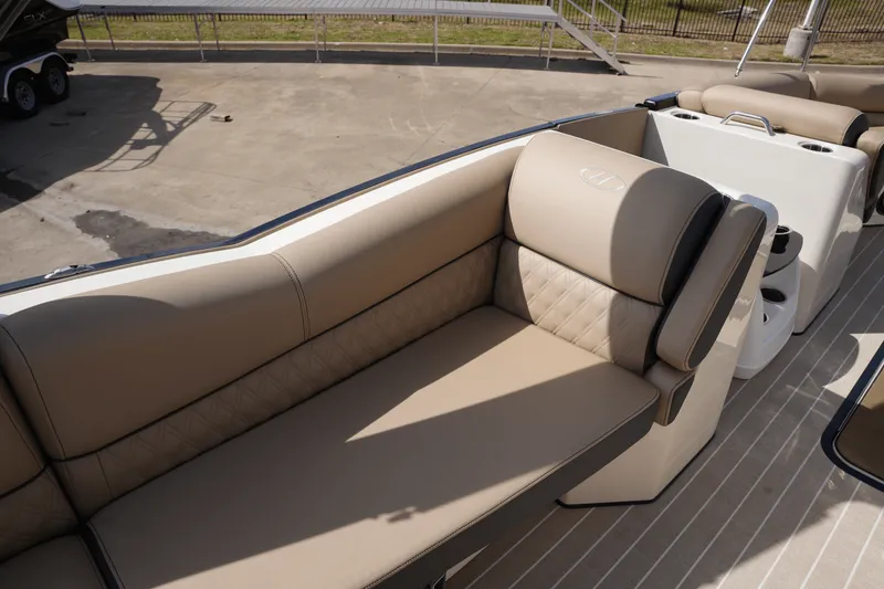 Slide: The Image of Harris Crowne 250 2022 - 13