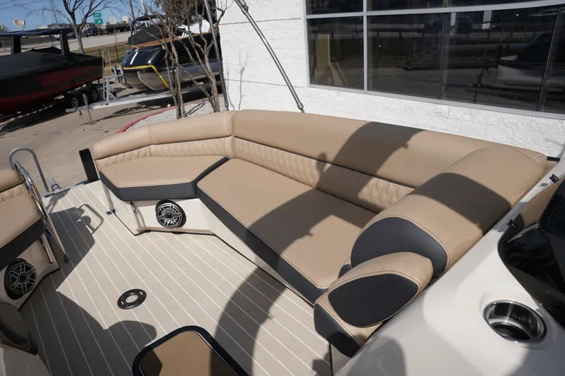 Slide: The Image of Harris Crowne 250 2022 - 18