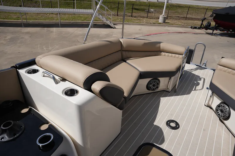 Slide: The Image of Harris Crowne 250 2022 - 19