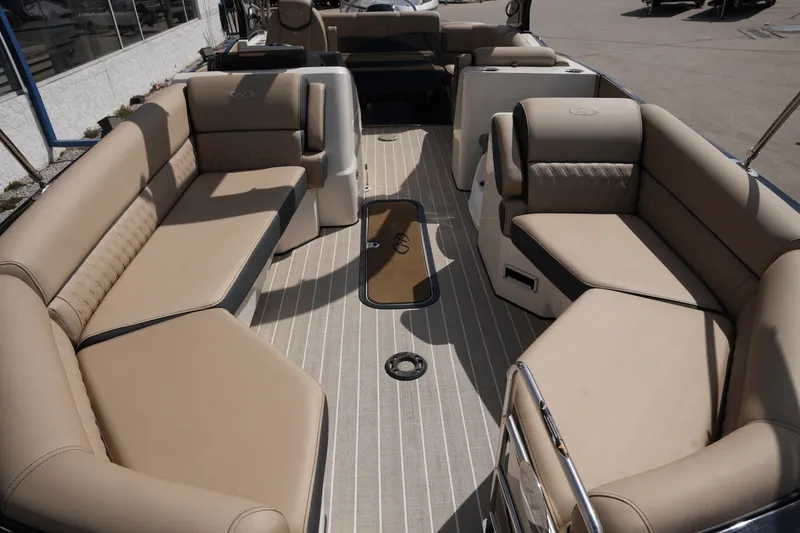 Slide: The Image of Harris Crowne 250 2022 - 20