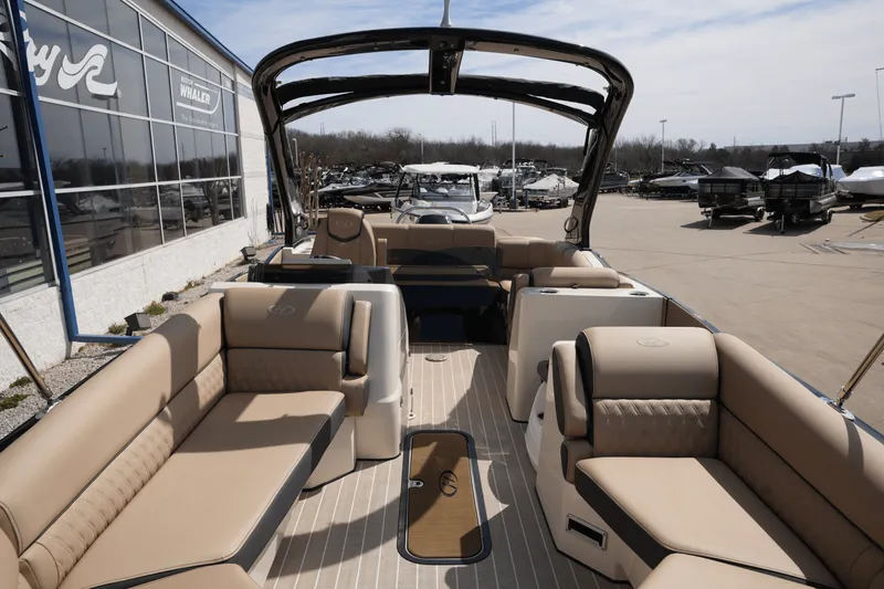 Slide: The Image of Harris Crowne 250 2022 - 21