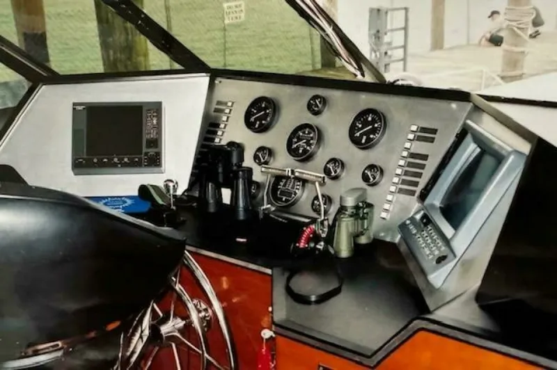 Slide: The Image of Model 70 Brata Category Motor Yachts 1990 - 16