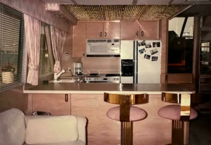 Slide: The Image of Model 70 Brata Category Motor Yachts 1990 - 22