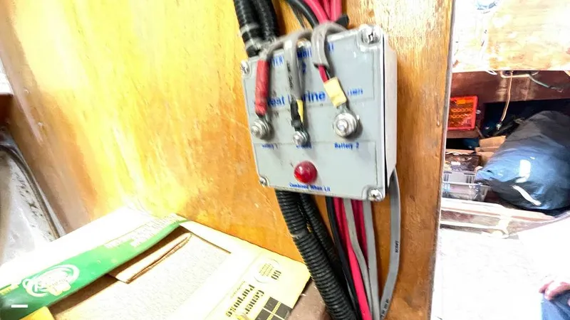 Slide: The Image of Battery Combiner - 8939310