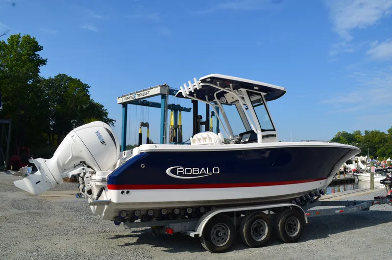 The Image of Robalo R250 2027 - 0