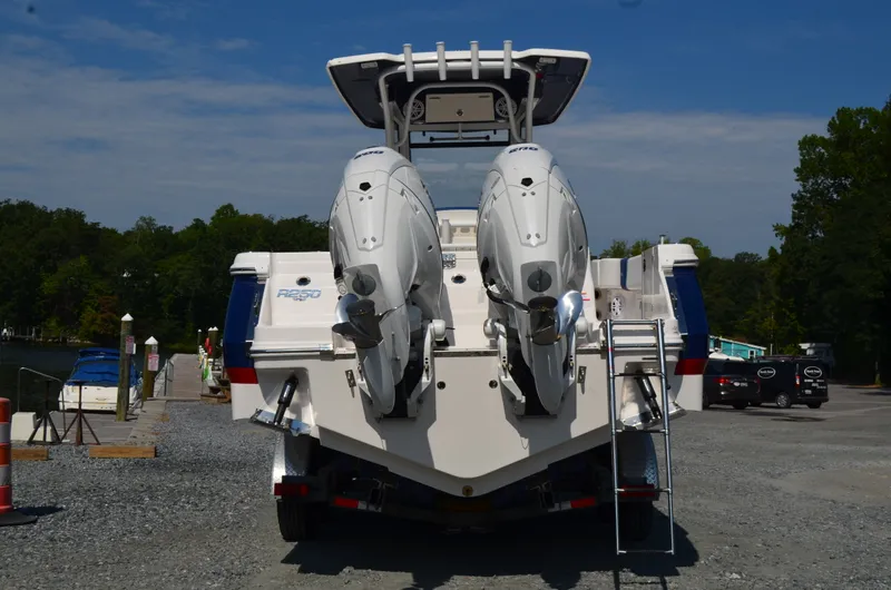 Slide: The Image of Robalo R250 2027 - 19
