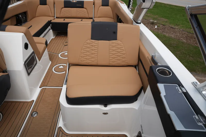 Slide: The Image of Mastercraft X26 2021 - 13