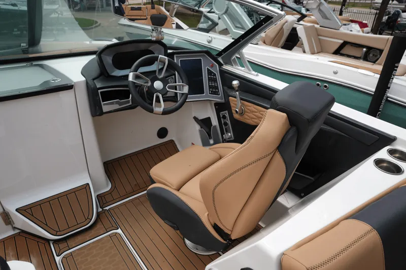 Slide: The Image of Mastercraft X26 2021 - 15