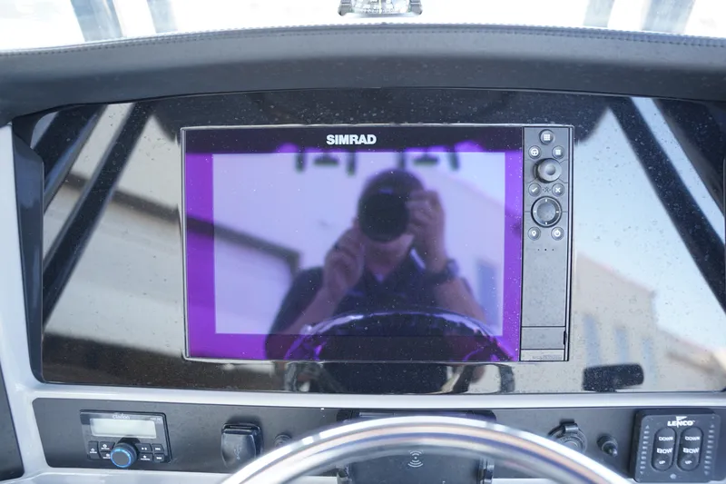 Slide: The Image of Robalo RE232 2024 - 16