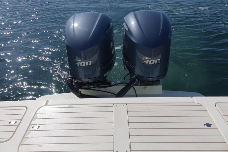 Slide: The Image of Parker Marine 2820 XLD Sport Cabin 2013 - 13