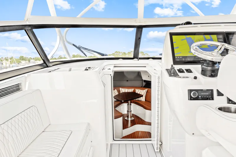 Slide: The Image of Intrepid 438 EVOLUTION 2021 - 35