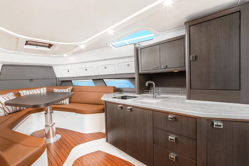 Slide: The Image of Intrepid 438 EVOLUTION 2021 - 40