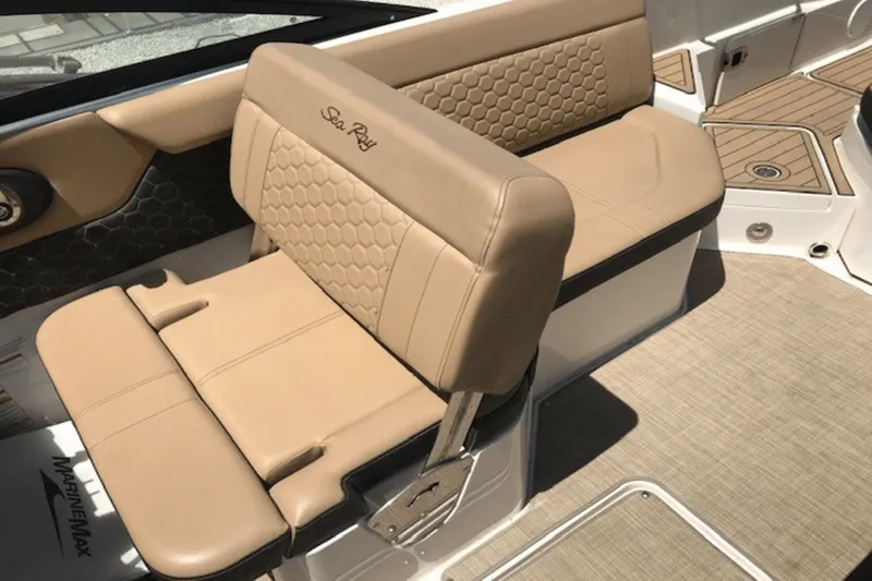 Slide: The Image of Sea Ray 250SDX 2019 - 17