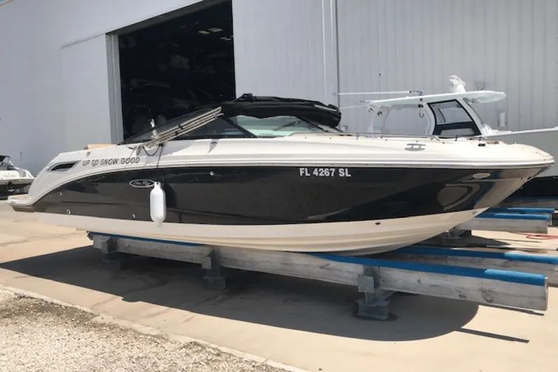 Slide: The Image of Sea Ray 250SDX 2019 - 6