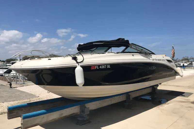 Slide: The Image of Sea Ray 250SDX 2019 - 9