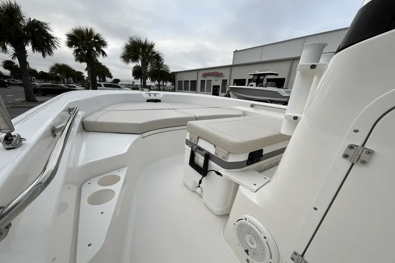 Slide: The Image of Boston Whaler 170 Montauk 2025 - 10