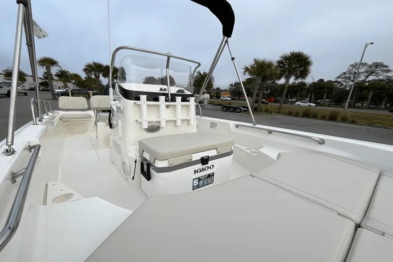 Slide: The Image of Boston Whaler 170 Montauk 2025 - 6