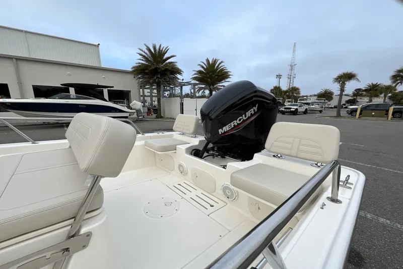 Slide: The Image of Boston Whaler 170 Montauk 2025 - 7