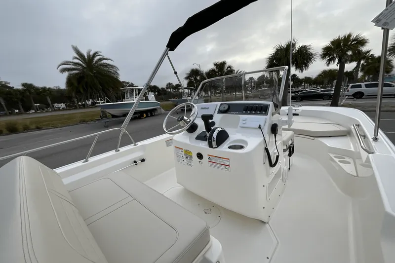 Slide: The Image of Boston Whaler 170 Montauk 2025 - 8