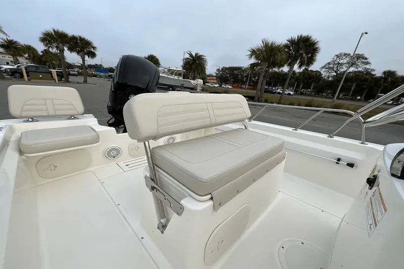 Slide: The Image of Boston Whaler 170 Montauk 2025 - 9