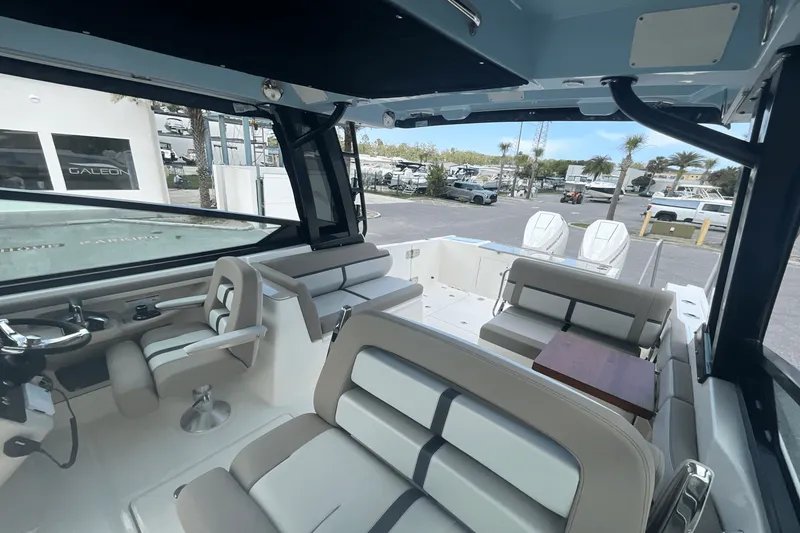Slide: The Image of Boston Whaler 330 Vantage 2025 - 17