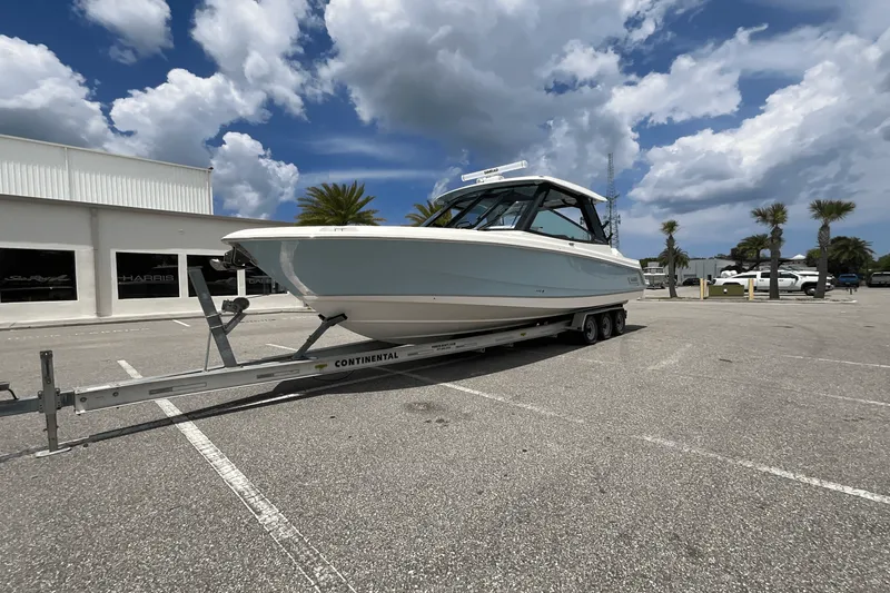 Slide: The Image of Boston Whaler 330 Vantage 2025 - 2