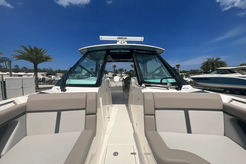 Slide: The Image of Boston Whaler 330 Vantage 2025 - 25