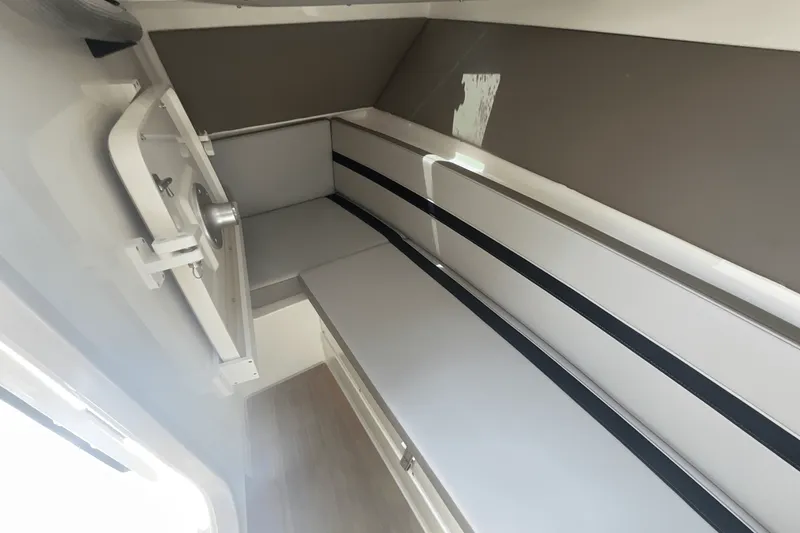 Slide: The Image of Boston Whaler 330 Vantage 2025 - 29