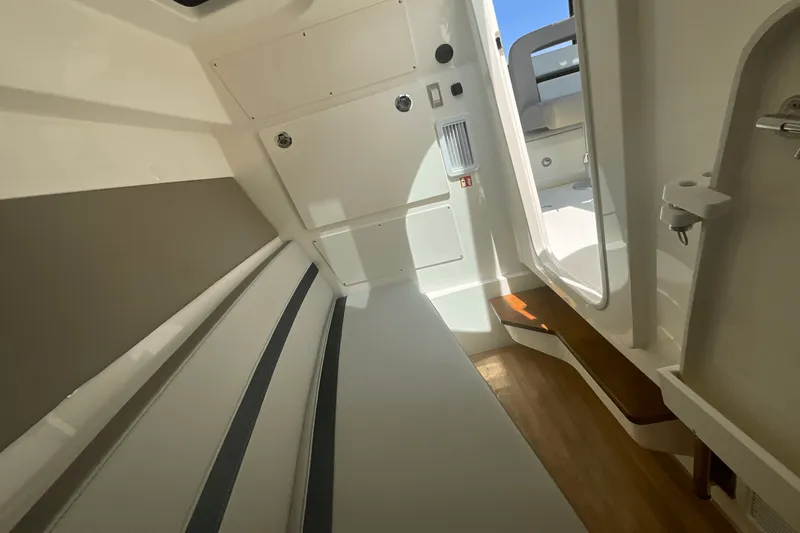 Slide: The Image of Boston Whaler 330 Vantage 2025 - 42