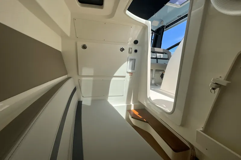 Slide: The Image of Boston Whaler 330 Vantage 2025 - 44