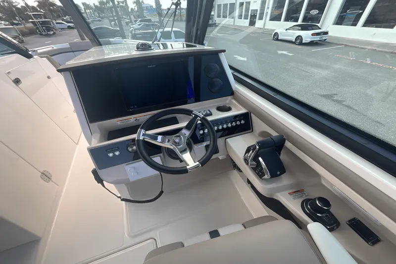 Slide: The Image of Boston Whaler 330 Vantage 2025 - 50