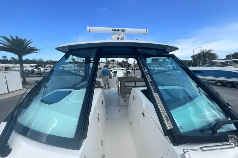 Slide: The Image of Boston Whaler 330 Vantage 2025 - 54