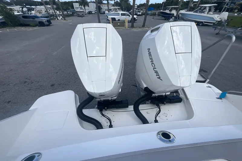 Slide: The Image of Boston Whaler 330 Vantage 2025 - 57